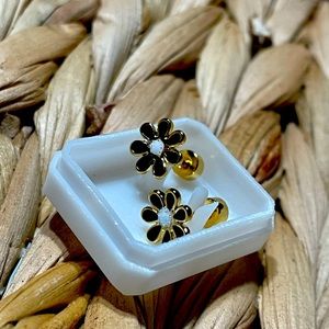Flower Screwback Earrings